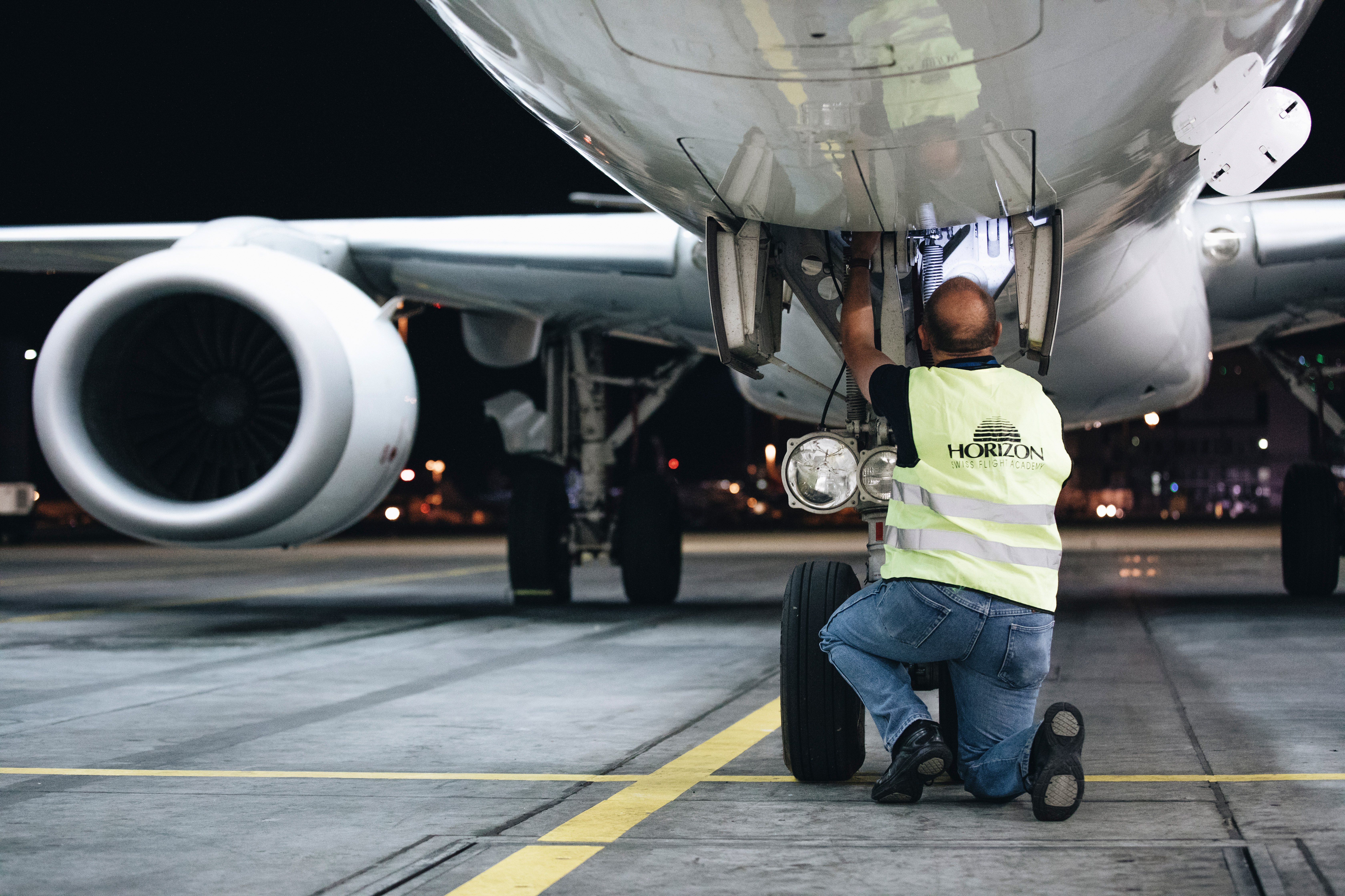 Technical Training Helvetic Airways Embraer ERJ 190 Horizon Swiss Flight Academy